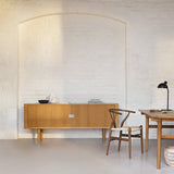 CH825 Credenza|Hans J. Wegner (ハンス・J・ウェグナー) カール・ハンセン&サン【正規販売店】デンマークデザイン - 北欧家具 北欧インテリア通販サイト greeniche (グリニッチ)