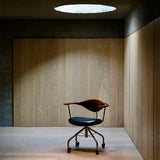 【数量限定】 PP502 Swivel Chair Wenge(ウェンジ) | Hans. J. Wegner (ハンス・J・ウェグナー) 【PPモブラー正規販売店】
