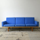 Hans J. Wegner GE236 3P Sofa D-112D457