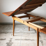 Hans J. Wegner Extension Table AT312 106D342