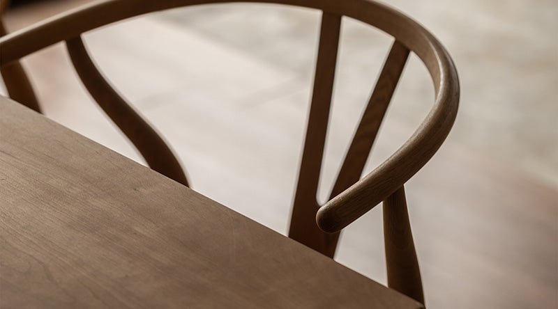 【無垢材家具徹底解説】オーク材とウォルナット材の違いと、暮らしに合う選び方｜北欧インテリア通販サイト greeniche（グリニッチ）