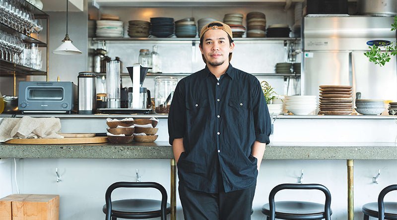代々木上原の飲食シーンを支える<br>丸山智博に聞く、直感と出会いで繋ぐもの選び｜北欧インテリア通販サイト greeniche（グリニッチ）