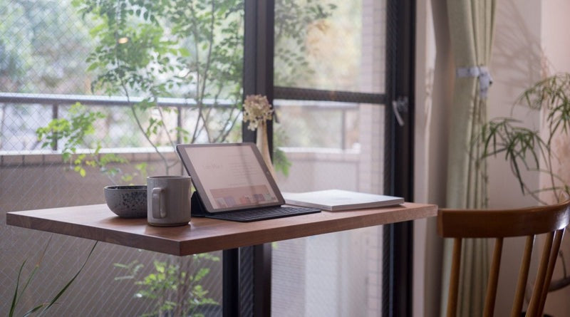 小さな部屋でも置けるカフェテーブル｜圧迫感なく使う工夫｜北欧インテリア通販サイト greeniche（グリニッチ）