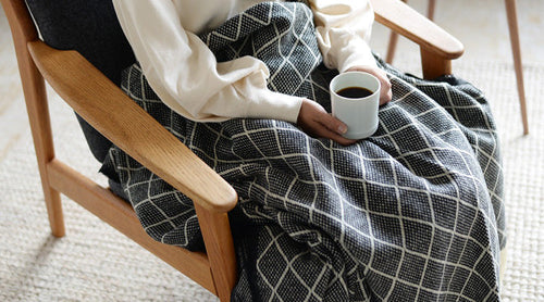 心の奥からあたたまる。北欧ブランケットと過ごす、豊かさのかたち｜北欧インテリア通販サイト greeniche（グリニッチ）