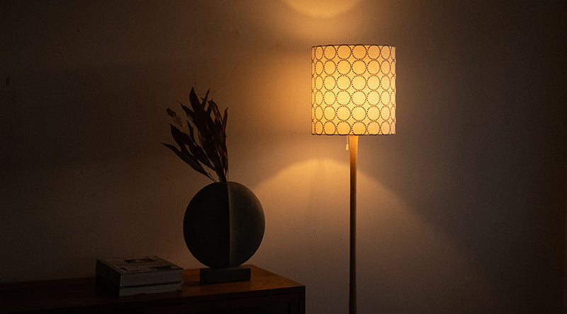 フロアランプでつくる北欧の居場所｜やさしい灯りが広がる空間作りのコツ｜北欧インテリア通販サイト greeniche（グリニッチ）