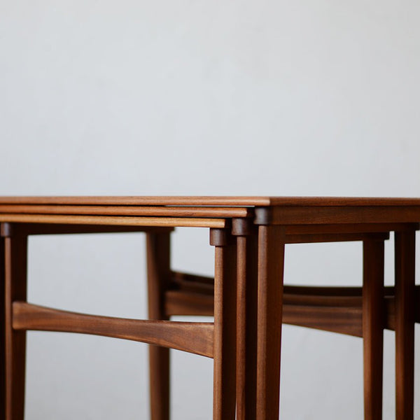 ネストテーブル　ヴィンテージ　マホガニー　北欧　家具　ヨーロッパ ネストテーブル ヴィンテージ マホガニー 北欧 家具 ヨーロッパ