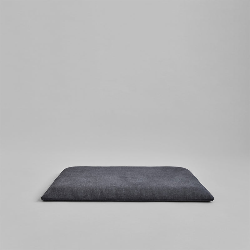 101 COPENHAGEN【日本代理店】デンマークデザイン Brutus Lounge Cushion Charcoal