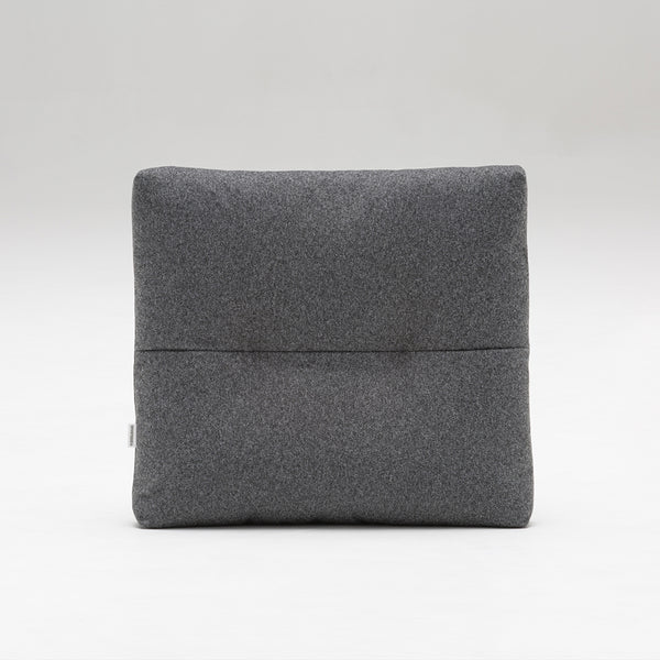 カリモク60+【正規販売店】 ロビークッション セラムダークグレー