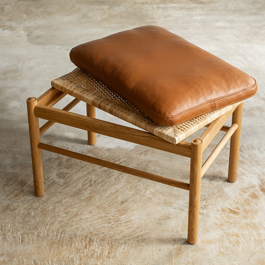 colonial-stool-001_182fb596-