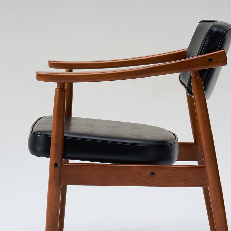 カリモク60 Dチェア スタンダードブラック カリモク60 Dチェア・スタンダードブラック | D&DEPARTMENT