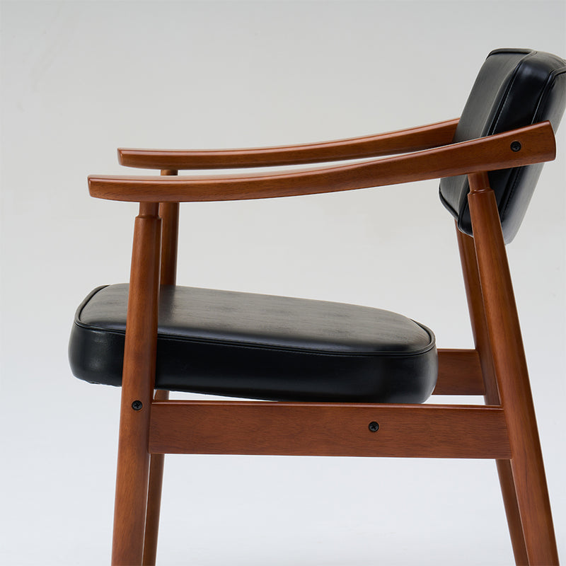 カリモク60 Dチェア　ブラック カリモク60 Dチェア・スタンダードブラック | D&DEPARTMENT