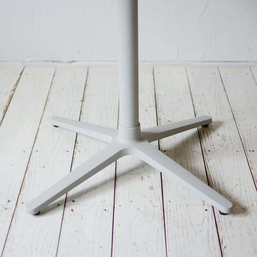 Round Cafe Table Φ700｜ウォルナット無垢材 | 北欧家具 北欧