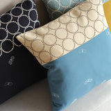 mina perhonen dop 「tambourine × choucho」クッションカバー エクリュ×ブルー