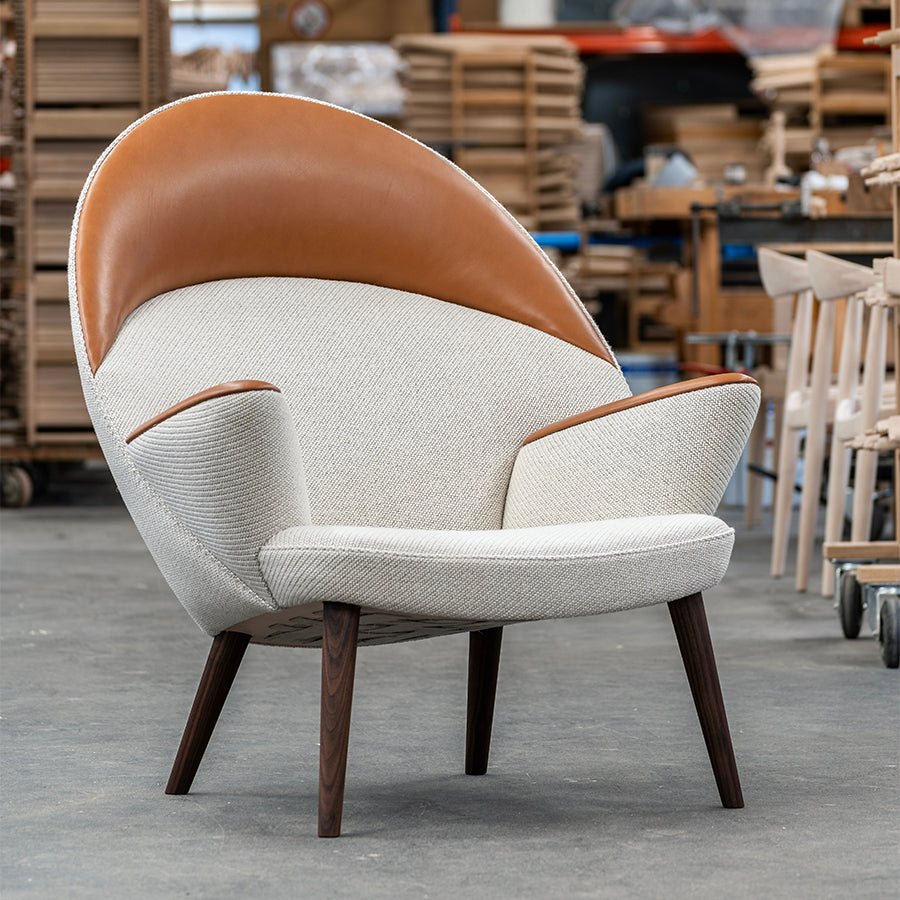 PPモブラー正規販売店】 PP521 Upholstered Peacock | Hans J. Wegner