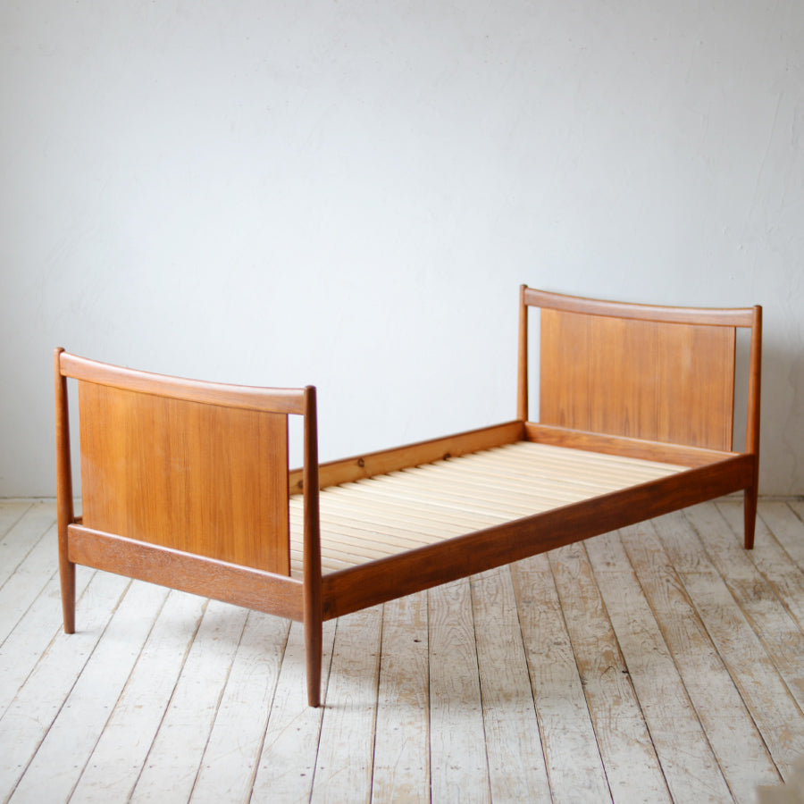 北欧ヴィンテージ ベッド | 北欧家具 北欧インテリア通販サイト