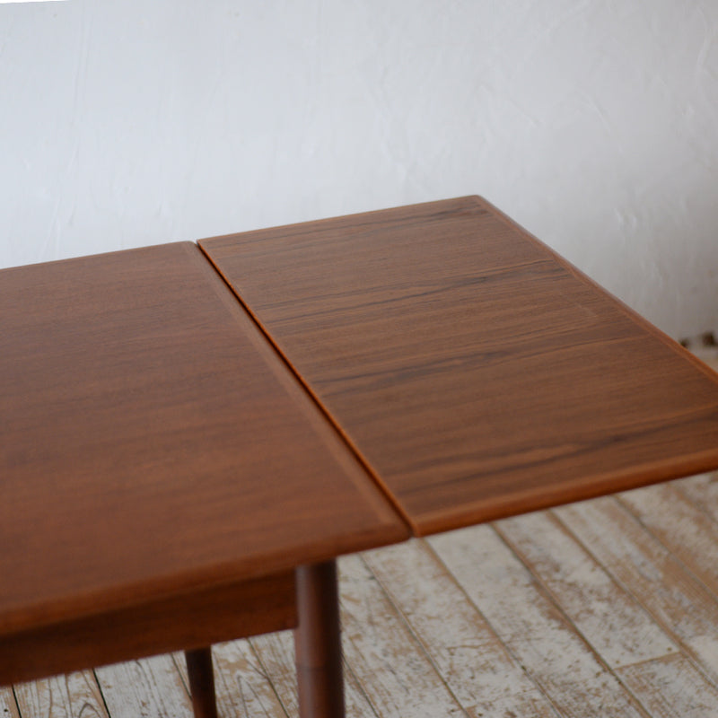 Dining Table R606K009