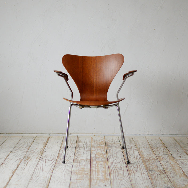 Arne Jacobsen Arm Chair "FH3107" R607D310