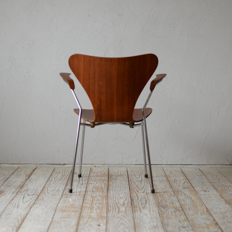 Arne Jacobsen Arm Chair "FH3107" R607D311