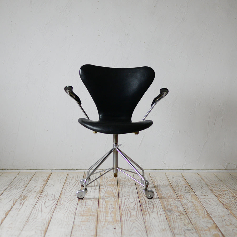 Arne Jacobsen アルネ・ヤコブセン｜北欧家具・インテリア通販サイト