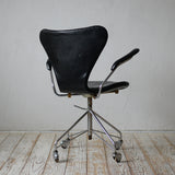 Arne Jacobsen Arm Chair R607D312