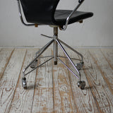 Arne Jacobsen Arm Chair R607D312