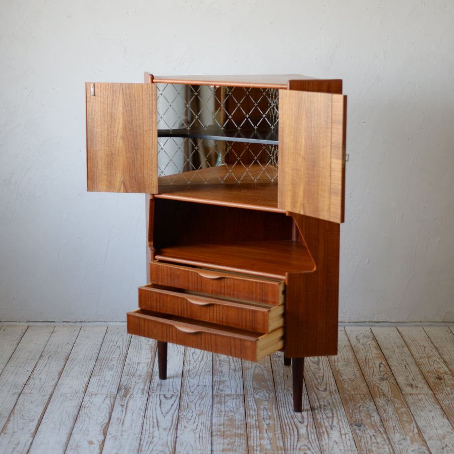 Omann Jun Corner Cabinet R706D207 | 北欧家具 北欧インテリア通販