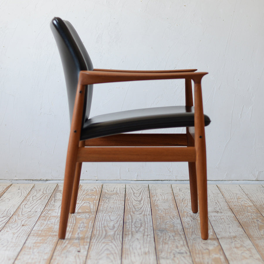 Dining Chair/ 北欧のレストラン別途 Grete Jalk Dining Chair R712D305B | 北欧家具 北欧インテリア通販