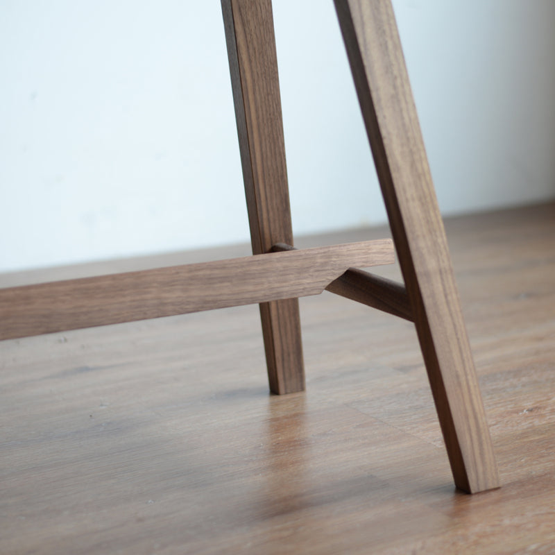 Standテーブル｜ウォルナット無垢材