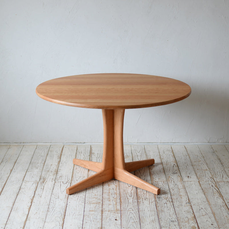 Svendborg (スヴェンボー) ダイニングテーブル | オーク/ウォルナット/チェリー無垢材