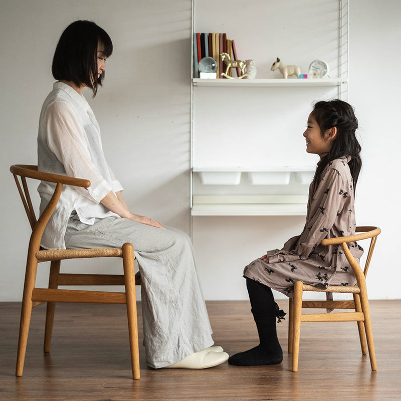 【書籍Yチェアの秘密プレゼント】CH24 子供用Yチェア CHILDREN'S WISHBONE CHAIR オーク オイル仕上げ ナチュラルペーパーコード | Hans. J. Wegner (ハンス・J・ウェグナー)