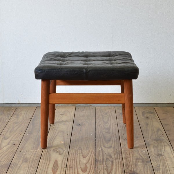 Finn Juhl stool D-308D574