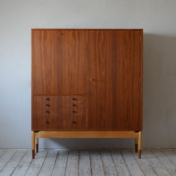 Finn Juhl Cabinet R201D120 | 北欧家具 北欧インテリア通販サイト greeniche (グリニッチ)