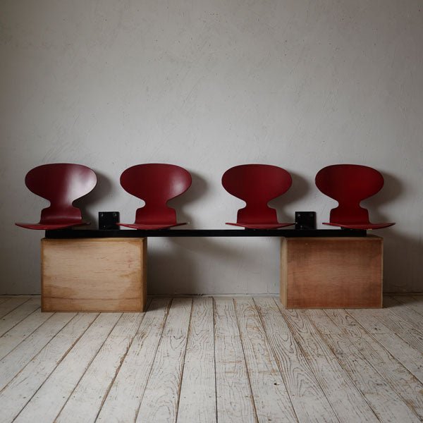 Arne Jacobsen Wall bench 809D107 | 北欧家具 北欧インテリア通販