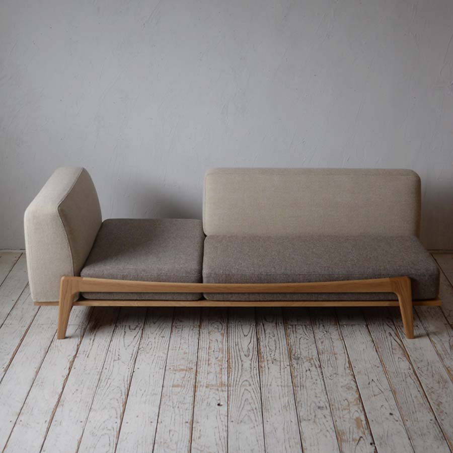 グリニッチオリジナルソファ Luu Sofa light beige / brown | オーク/ウォルナット/アッシュ無垢材