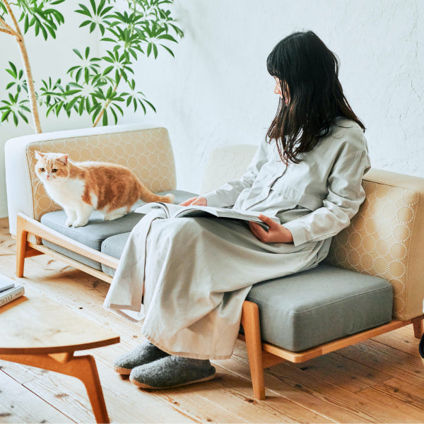 Luu Sofa cat life model【minä perhonen】 | オーク/ウォルナット無垢材 【最大5年分割手数料無料】