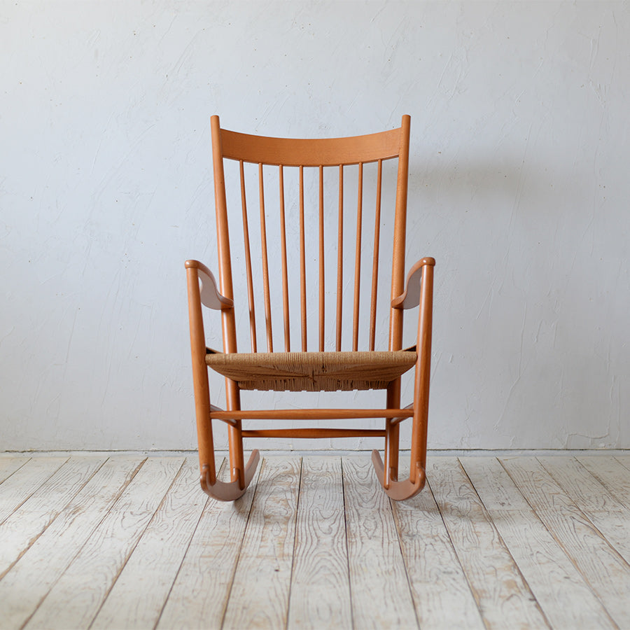 【ヴィンテージ 】Hans J. Wegner J16 ロッキングチェア Hans J. Wegner J16 Rocking chair｜Luca Scandinavia | 北欧